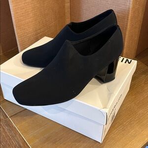 Anne Klein black fabric Upper never worn slip on black patent heel Like NEW